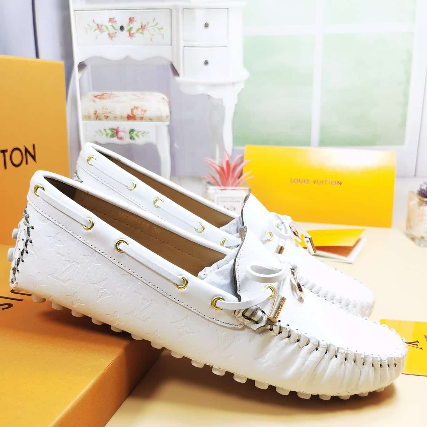 L0vis Vvtt0n Arizona Mocassin White