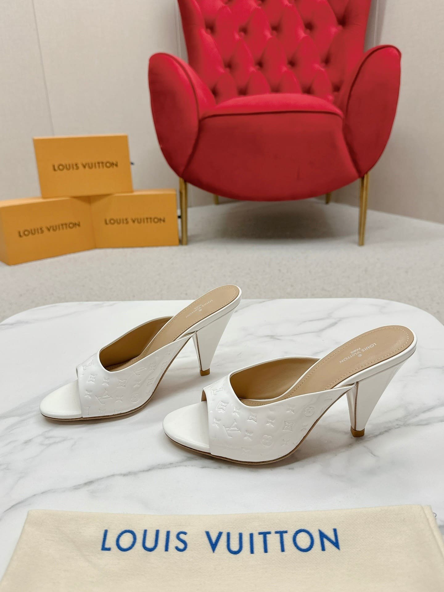 L0vis Vvtt0n S*per Mule Sandals White 1Acj51