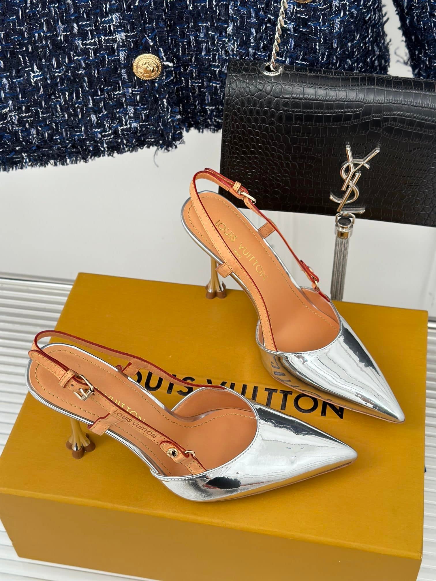 L0vis Vvtt0n Blossom Slingback Pump Silver