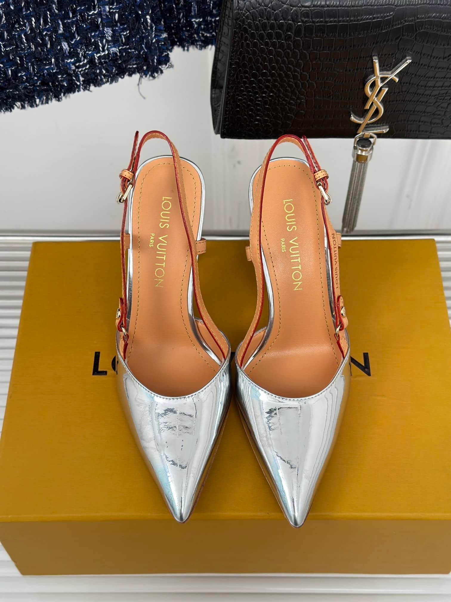 L0vis Vvtt0n Blossom Slingback Pump Silver