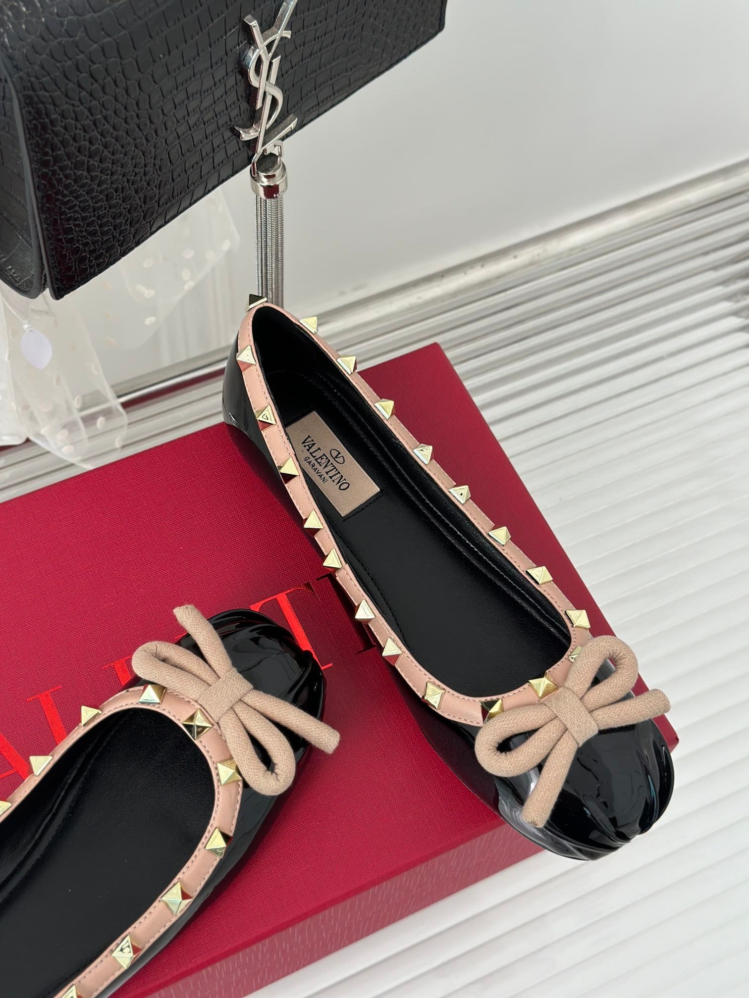Va1e*ntin0 Garavani Rockstud Patent Leather Ballerina Black 3W2S0Hq5Vnw N71