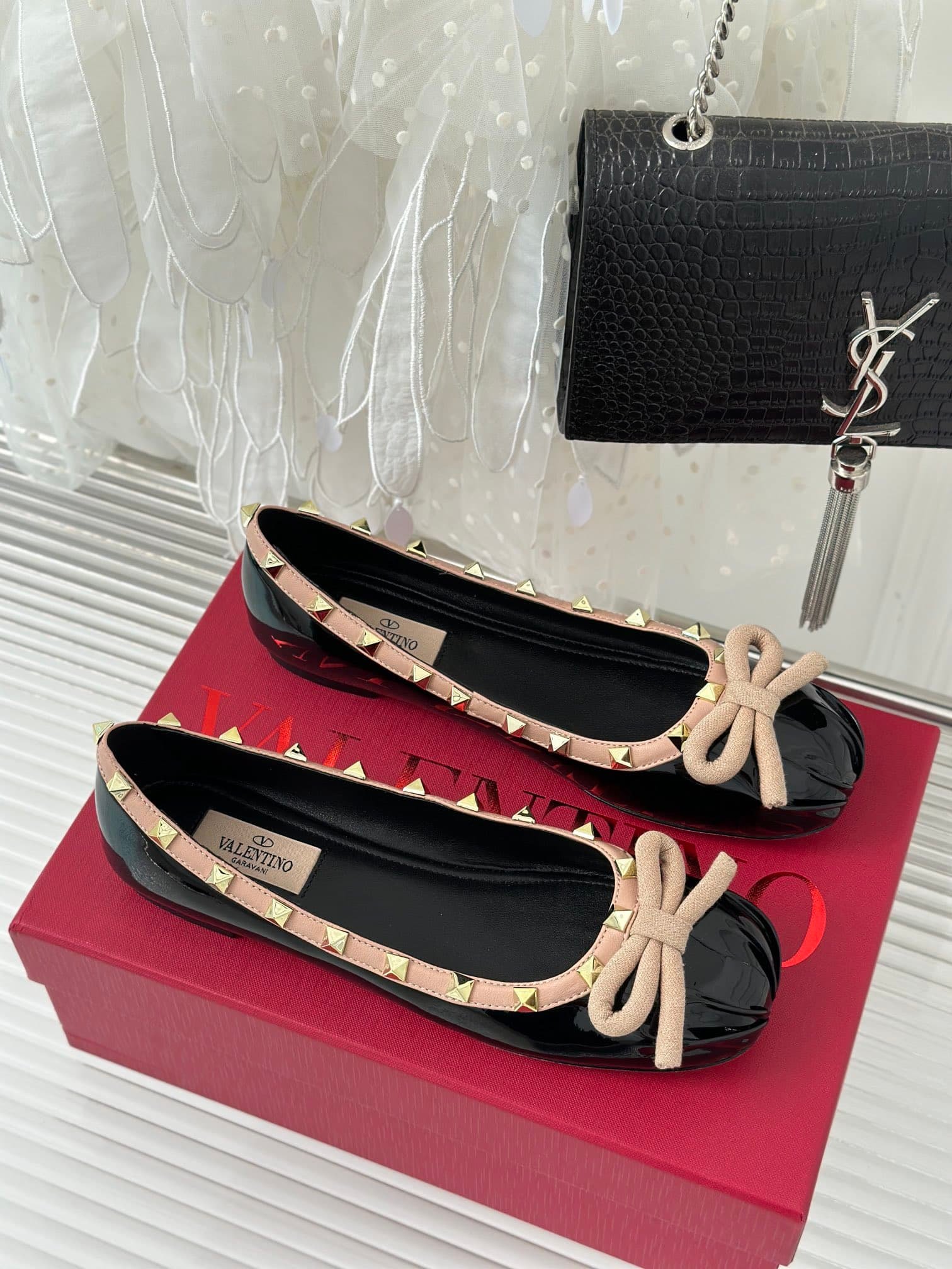 Va1e*ntin0 Garavani Rockstud Patent Leather Ballerina Black 3W2S0Hq5Vnw N71