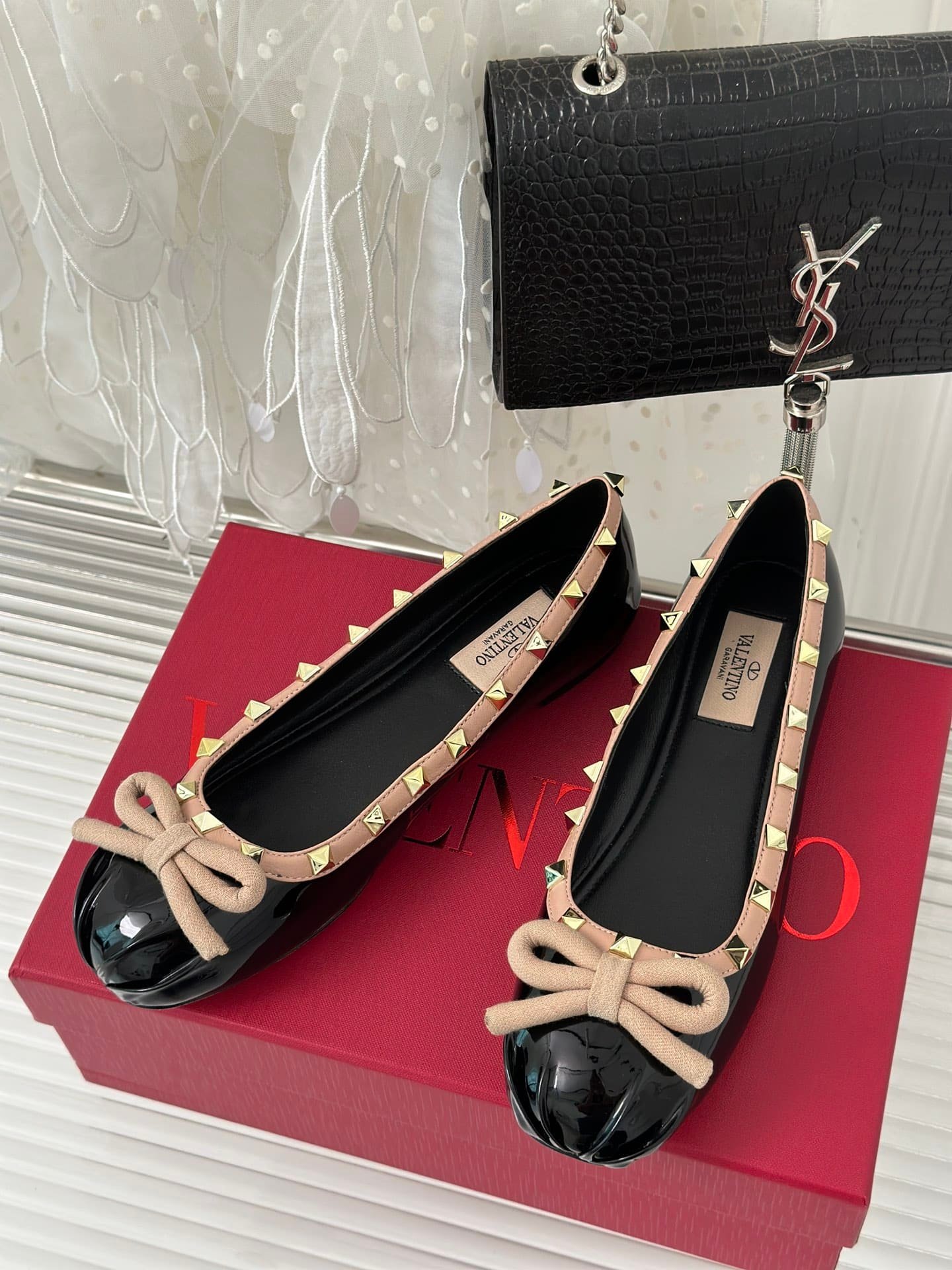 Va1e*ntin0 Garavani Rockstud Patent Leather Ballerina Black 3W2S0Hq5Vnw N71