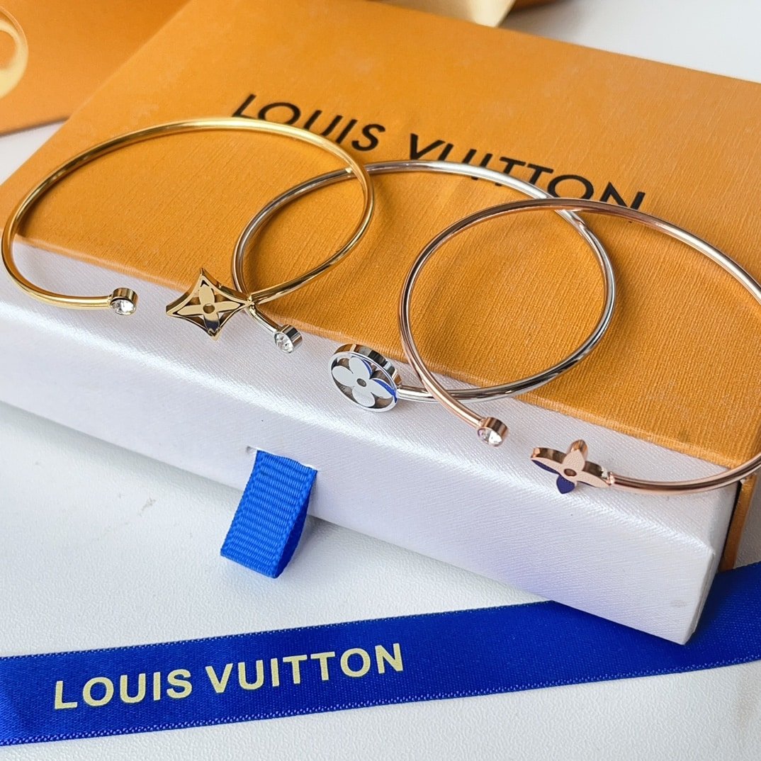 L0vis Vvtt0n Idylle Blossom Twist Bracelet White Gold Tone Q95537