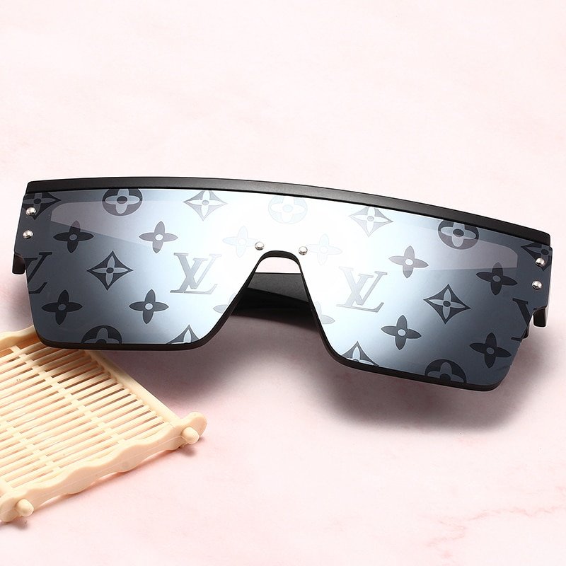 L0vis Vvtt0n Lv Waimea L Sunglasses Black Z1583E