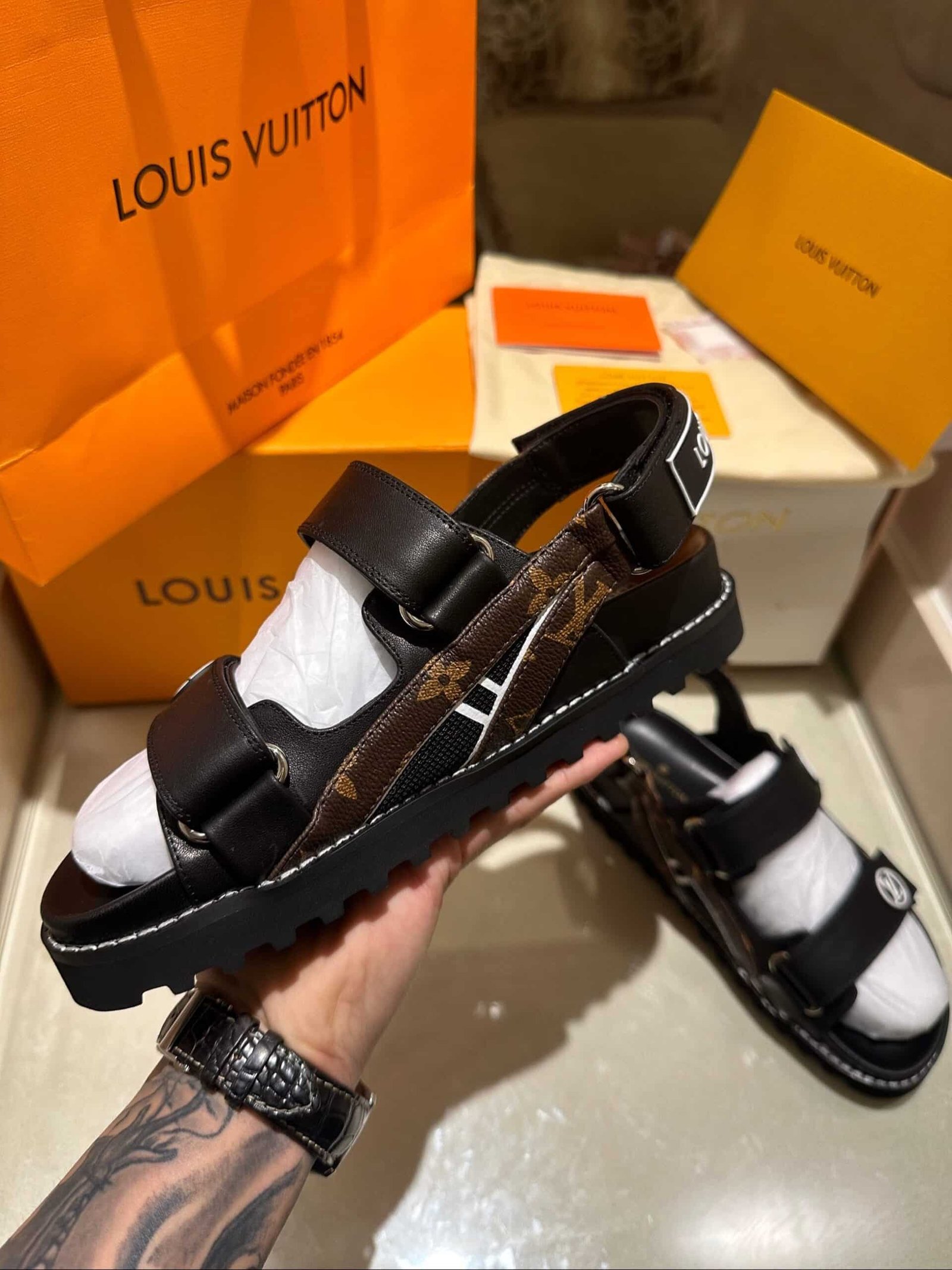 L0vis Vvtt0n Paseo Flat Comfort Sandals Black 1Ab0Xt
