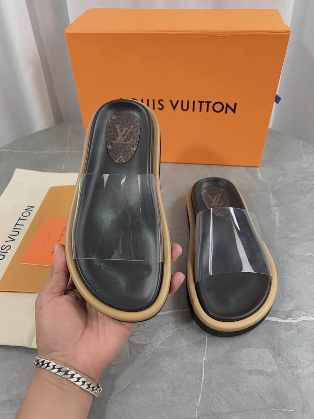 L0vis Vvtt0n Transparent Slippers Black
