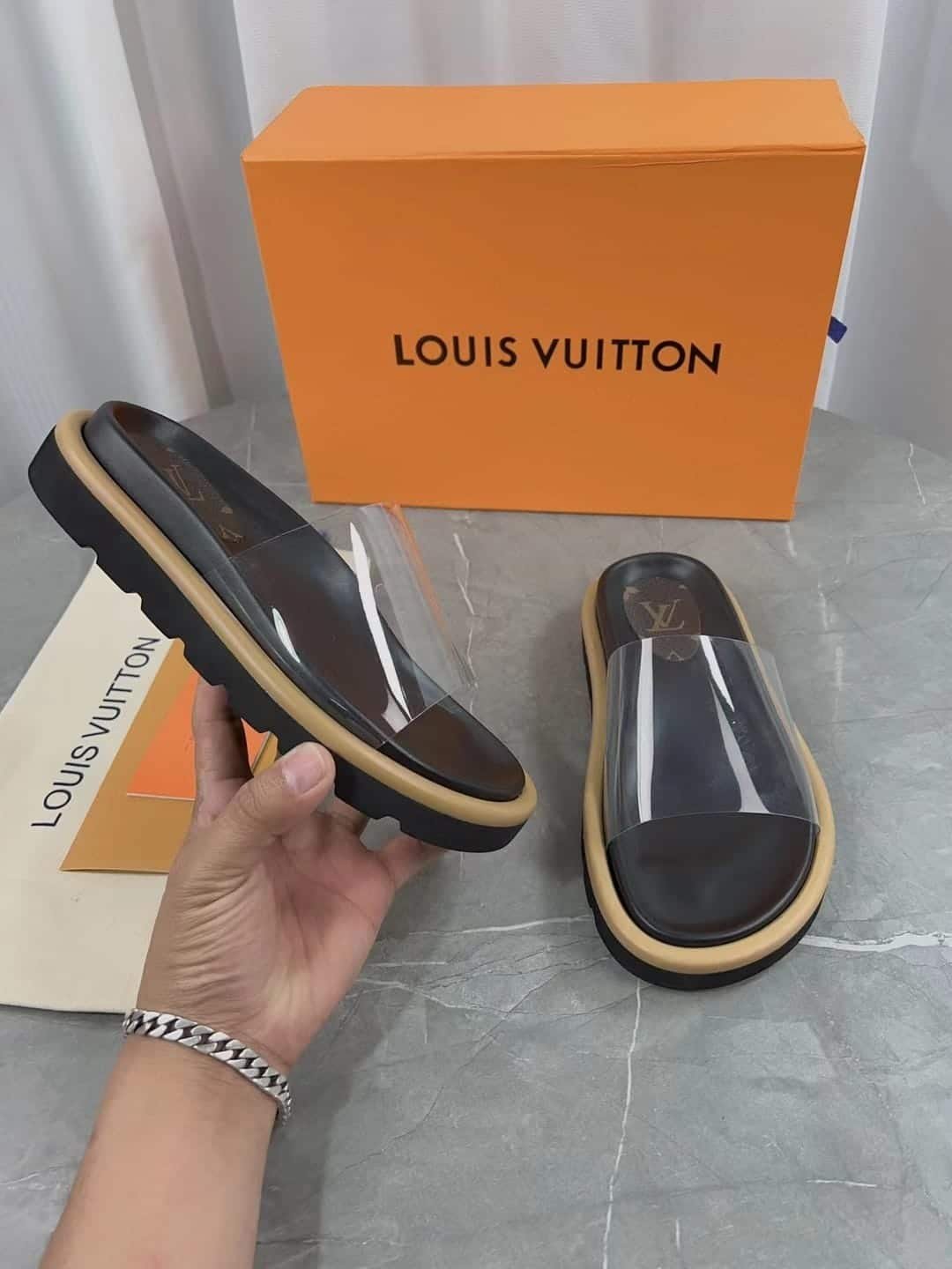 L0vis Vvtt0n Transparent Slippers Black