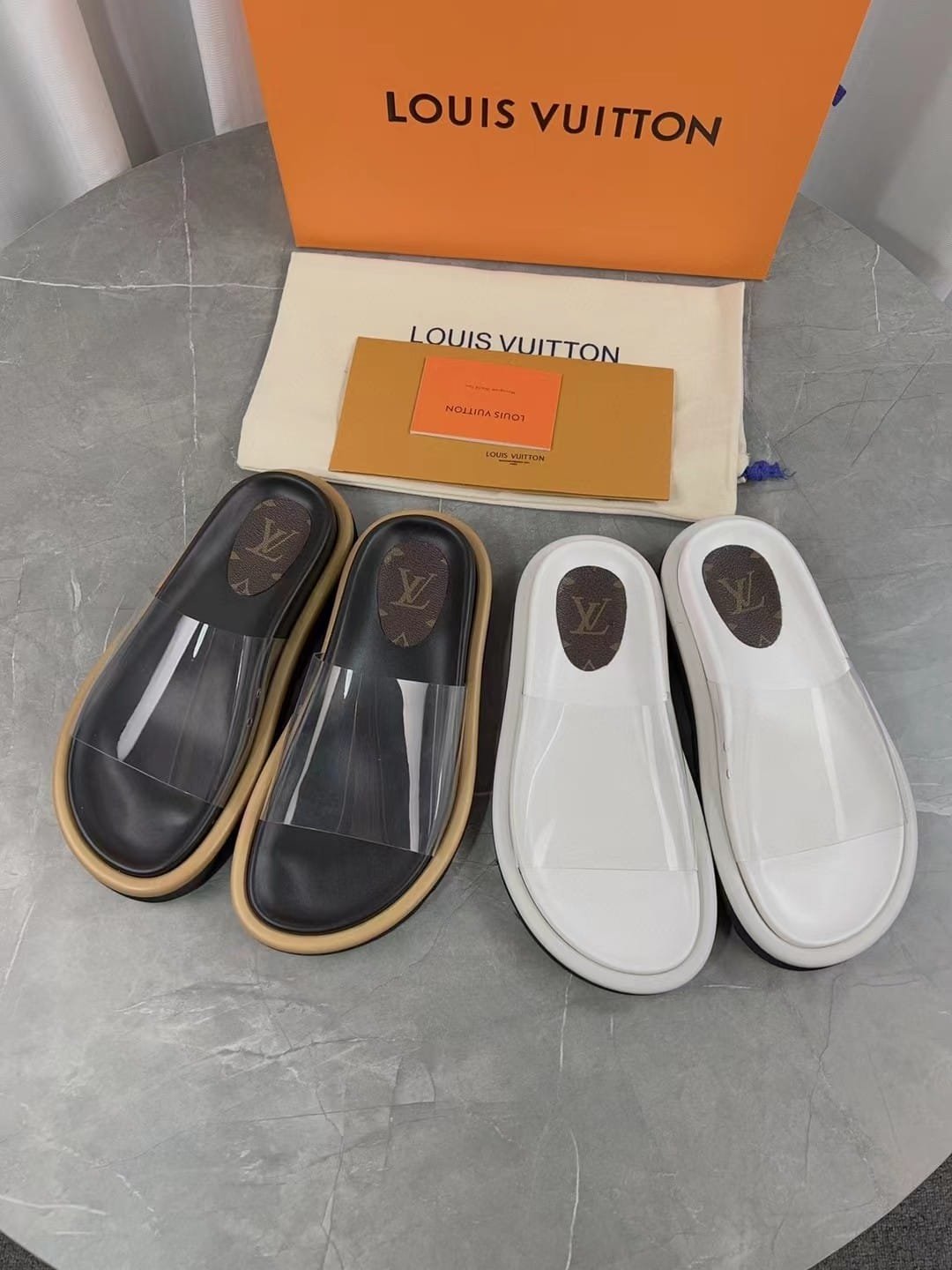 L0vis Vvtt0n Transparent Slippers White