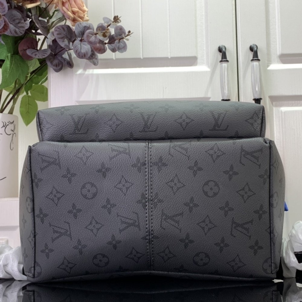 L0vis Vvtt0n Discovery Backpack PM Monogram Eclipse Reverse 38Cm M11641
