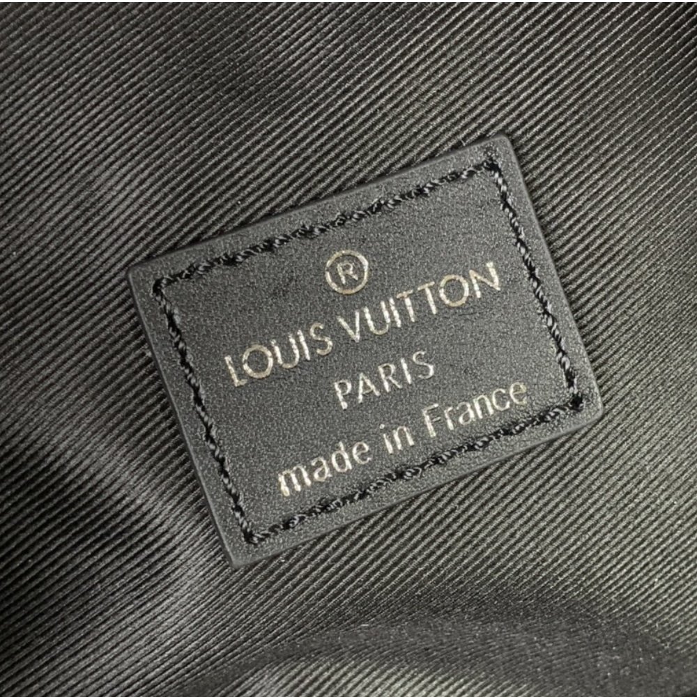 L0vis Vvtt0n Discovery Backpack PM Monogram Eclipse Reverse 38Cm M11641