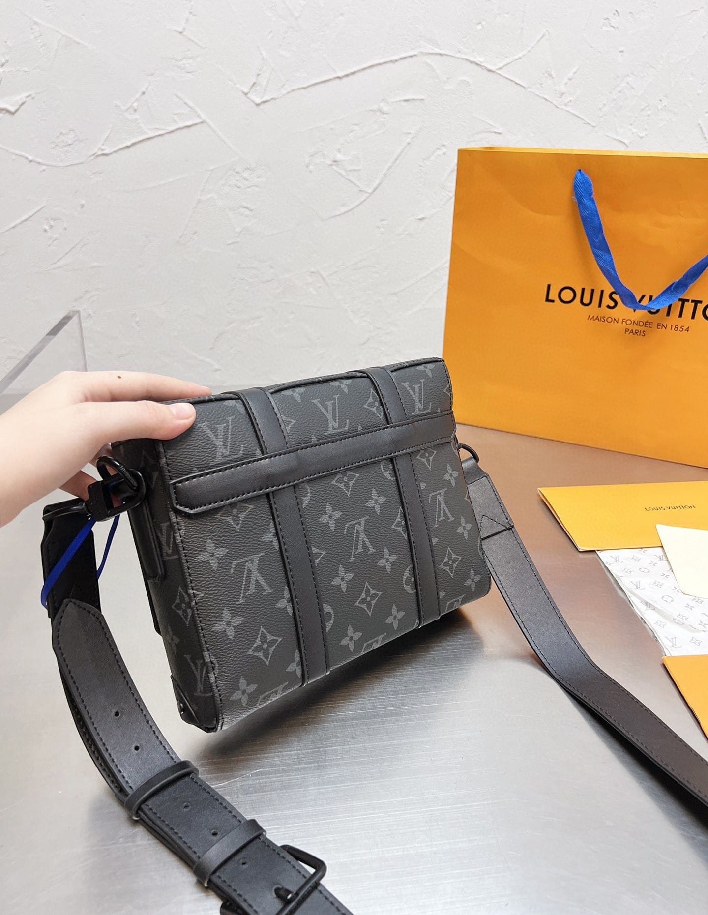 L0vis Vvtt0n Trunk Messenger 20Cm M45727