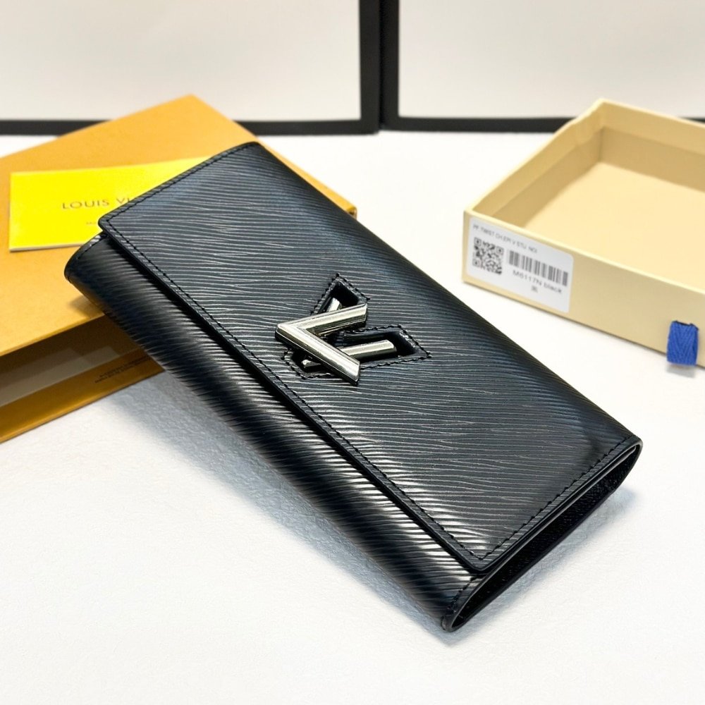 L0vis Vvtt0n Twist Wallet Leather Black 19Cm M68309