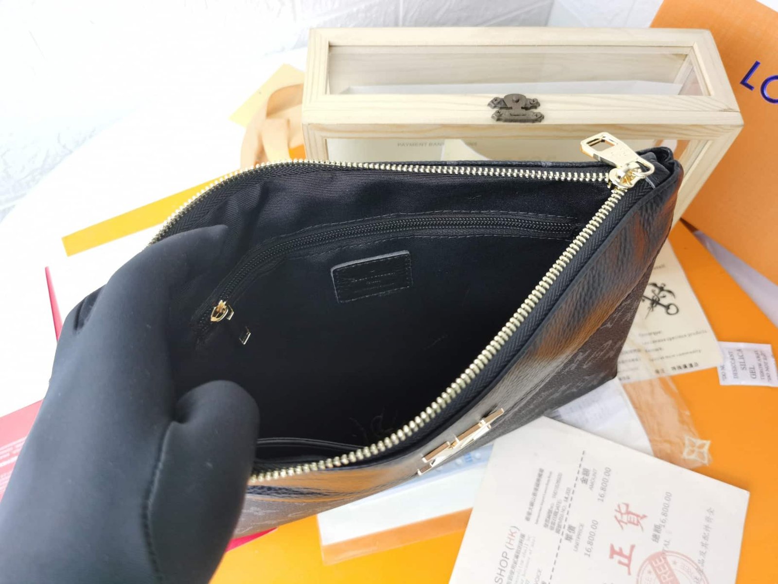 L0vis Vvtt0n Pochette Monogram Canvas Black 27Cm