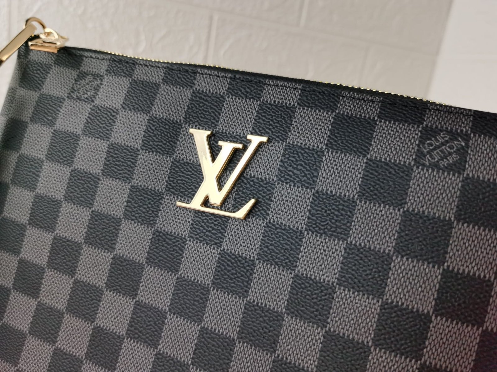 L0vis Vvtt0n Pochette Damier Canvas Black 28Cm