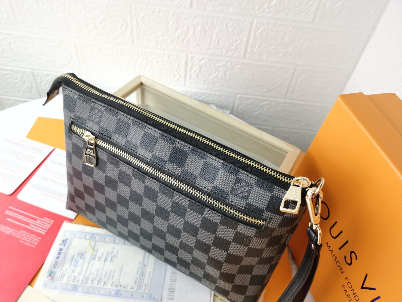 L0vis Vvtt0n Pochette Damier Canvas Black 28Cm