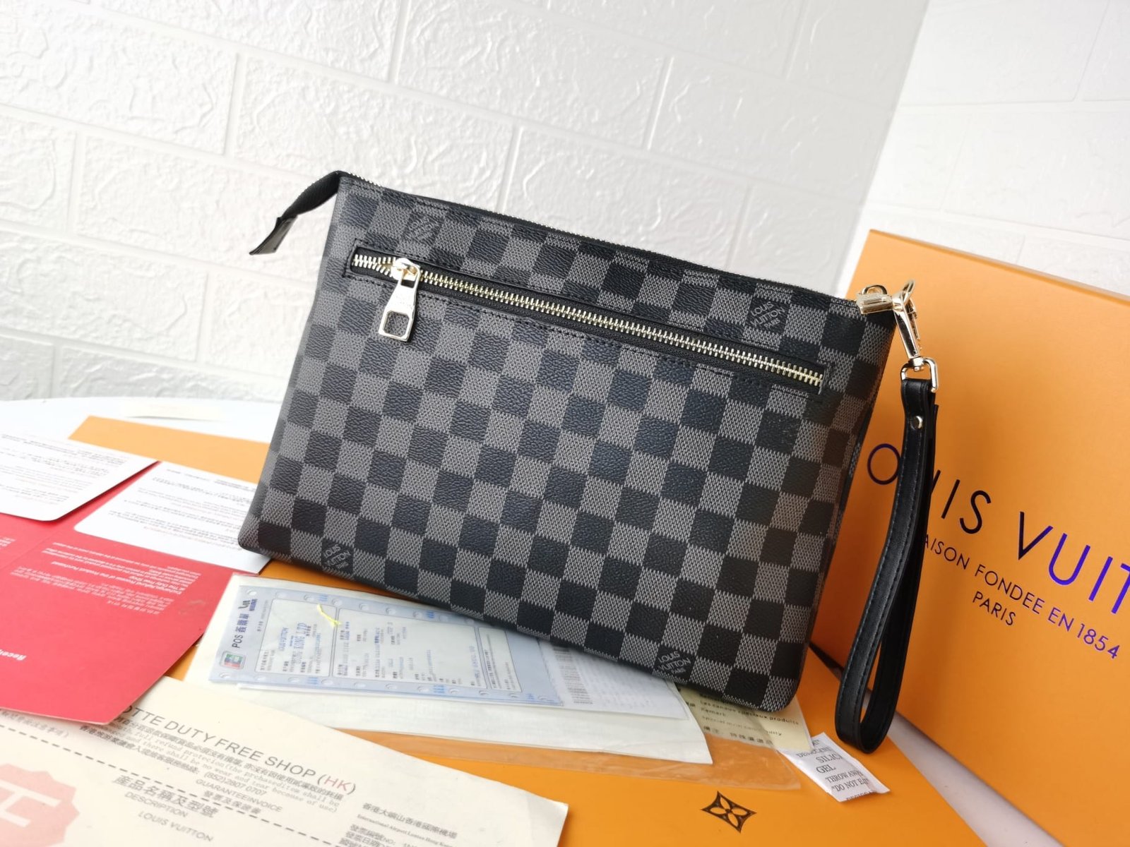 L0vis Vvtt0n Pochette Damier Canvas Black 28Cm