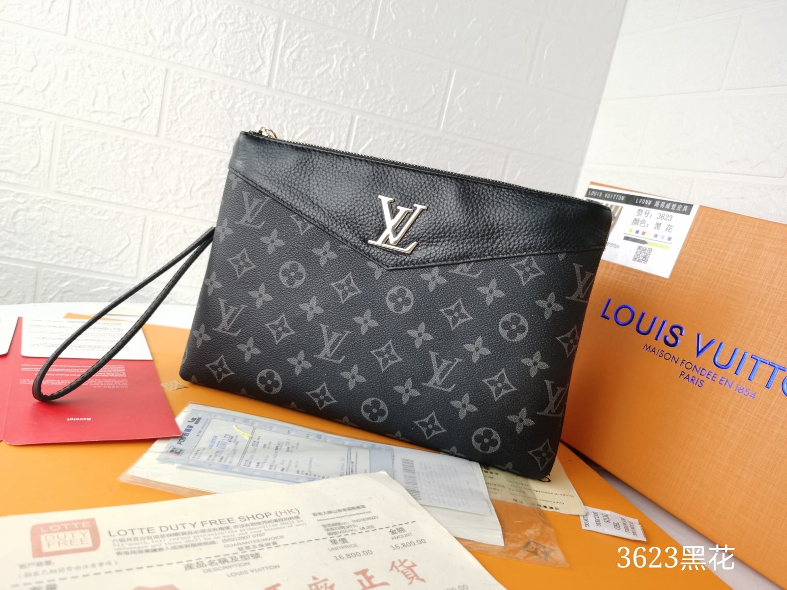 L0vis Vvtt0n Pochette Monogram Canvas Black 27Cm
