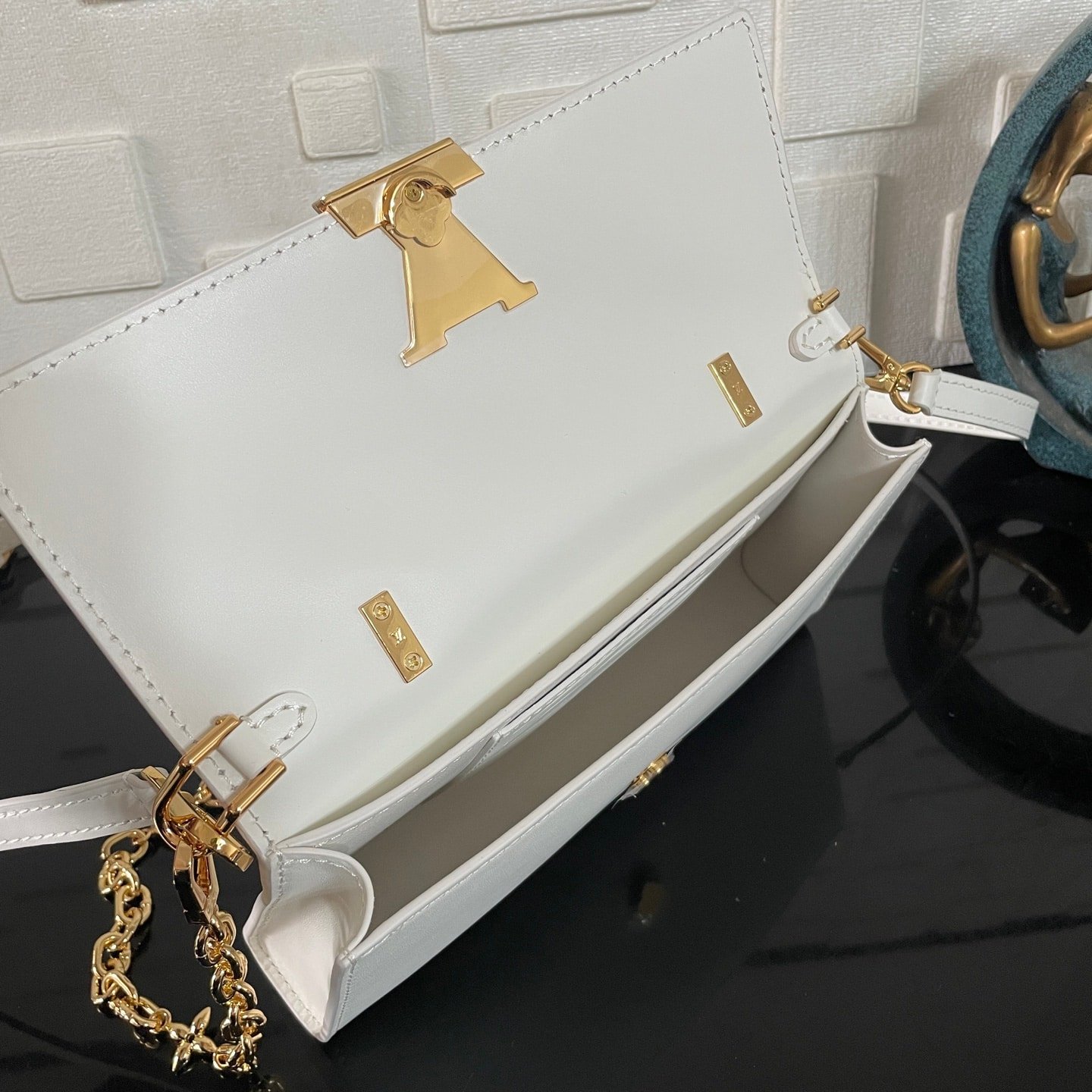 [S*per Vip 1:1] L0vis Vvtt0n Wallet On Chain Capucines Snow 23Cm M12265