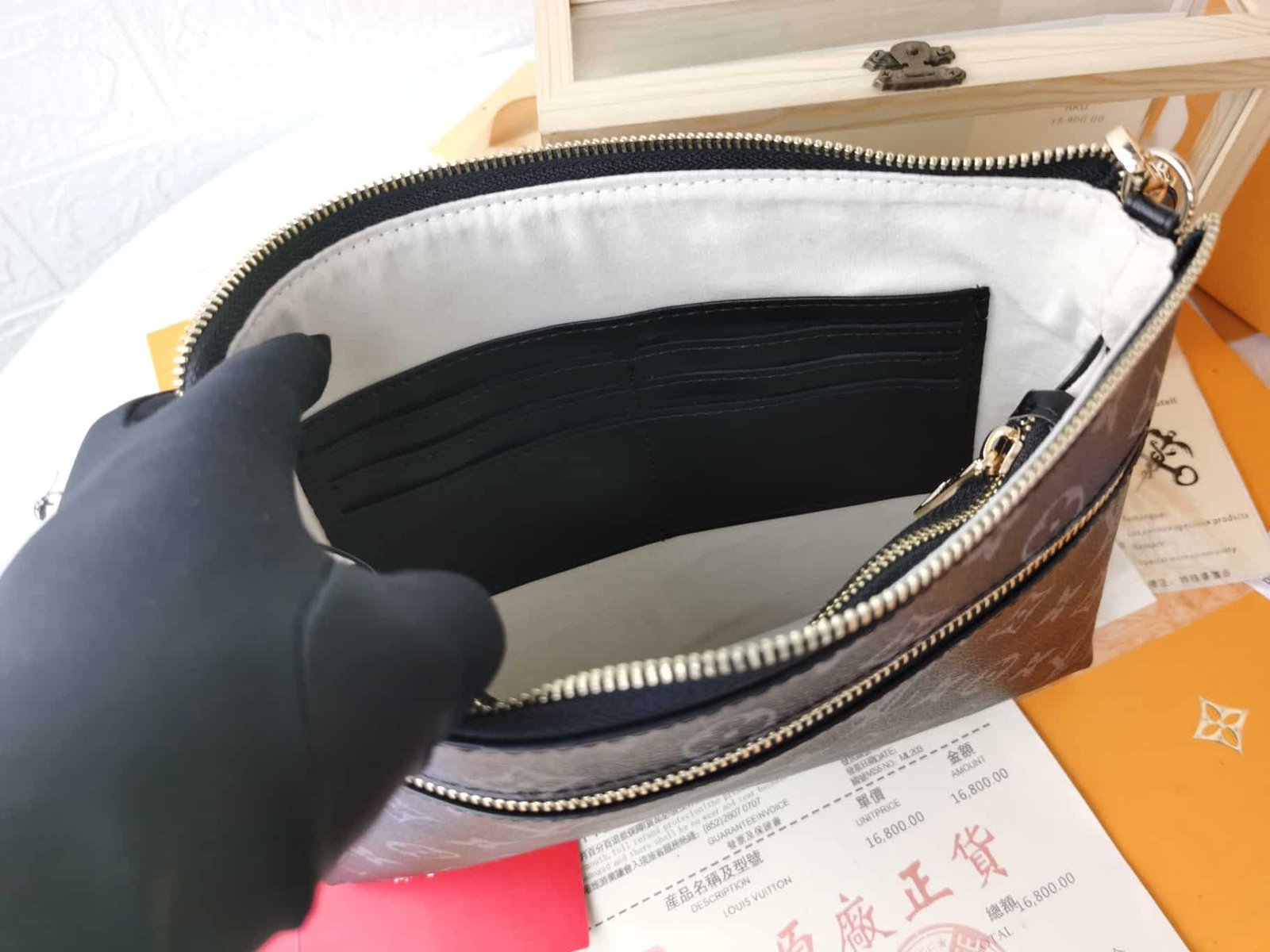L0vis Vvtt0n Pochette Monogram Canvas Black 28Cm