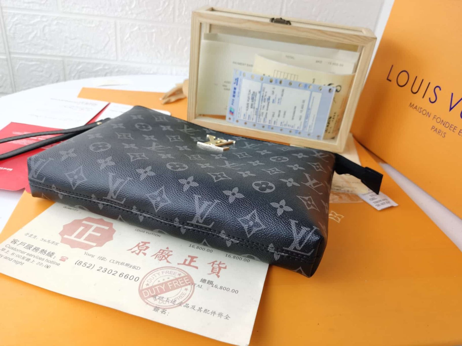 L0vis Vvtt0n Pochette Monogram Canvas Black 28Cm