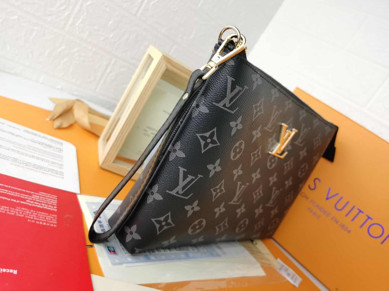 L0vis Vvtt0n Pochette Monogram Canvas Black 28Cm