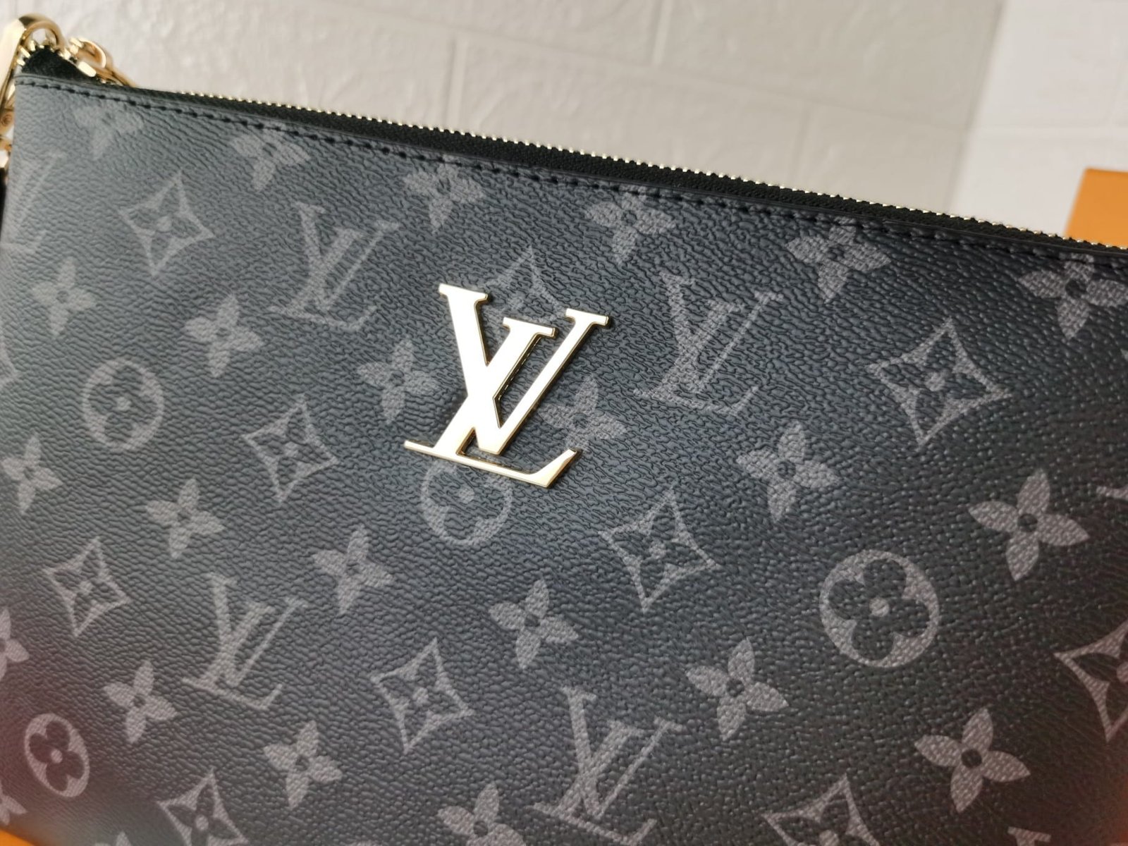 L0vis Vvtt0n Pochette Monogram Canvas Black 28Cm