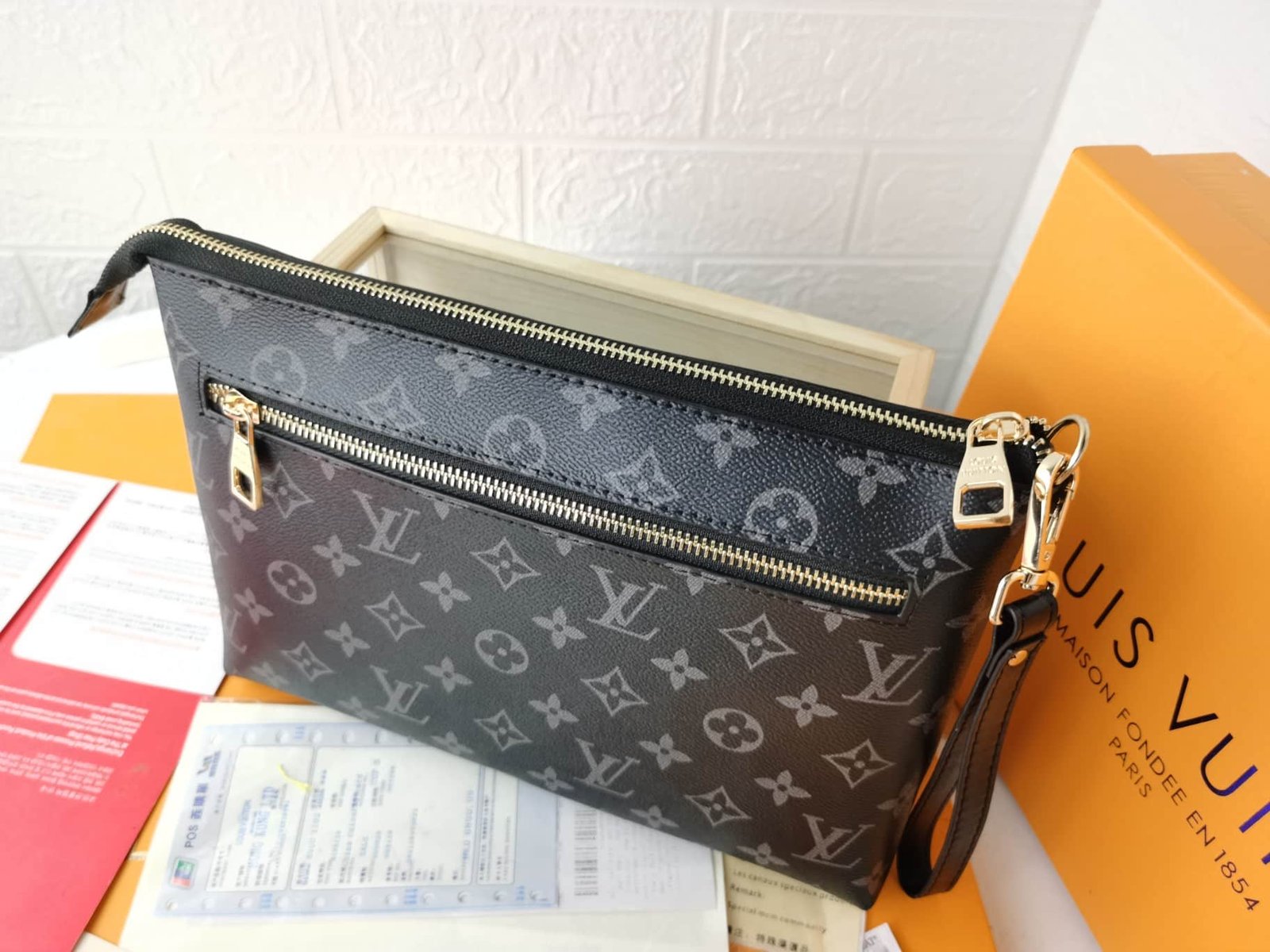 L0vis Vvtt0n Pochette Monogram Canvas Black 28Cm
