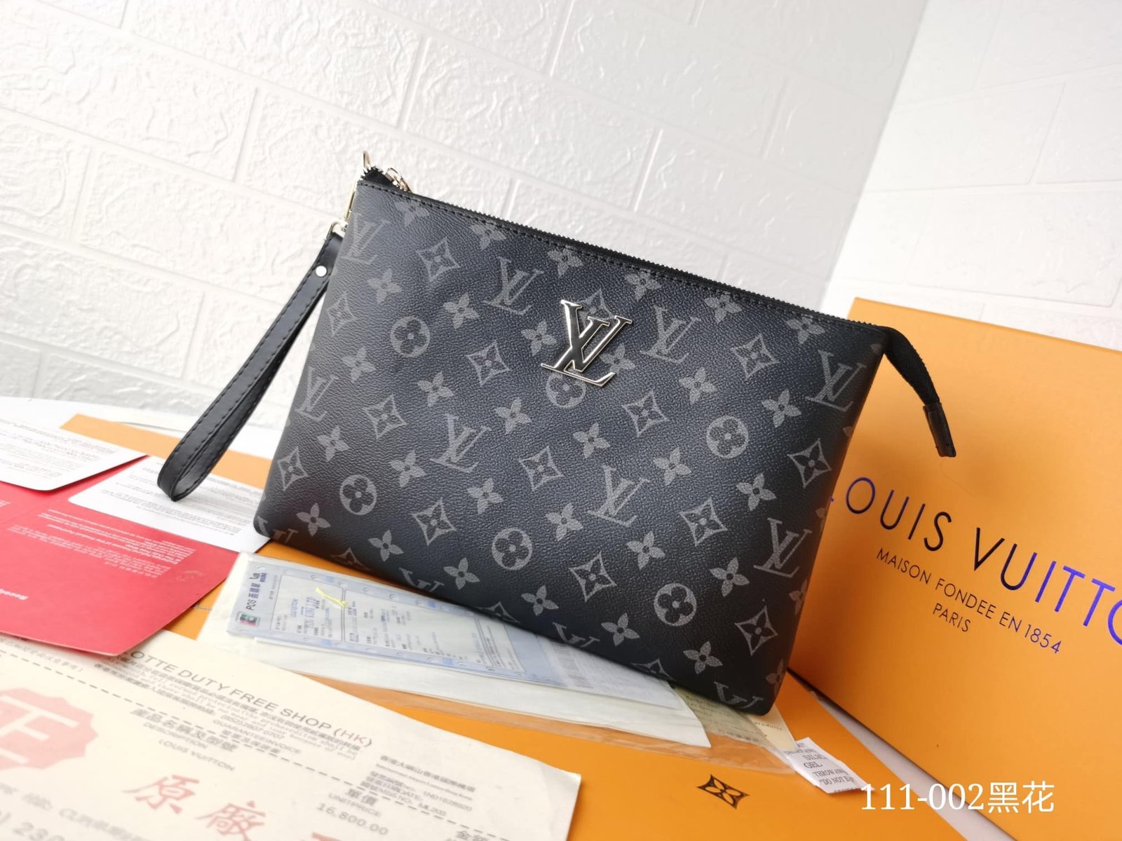 L0vis Vvtt0n Pochette Monogram Canvas Black 28Cm