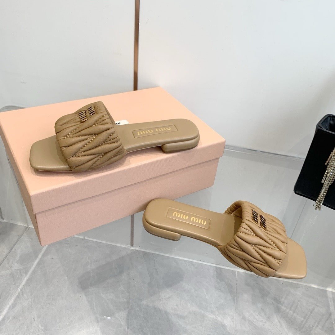 M1um1u Matelassé Nappa Leather Slides Sand Beige 5Xx605 88T F0036 F 010
