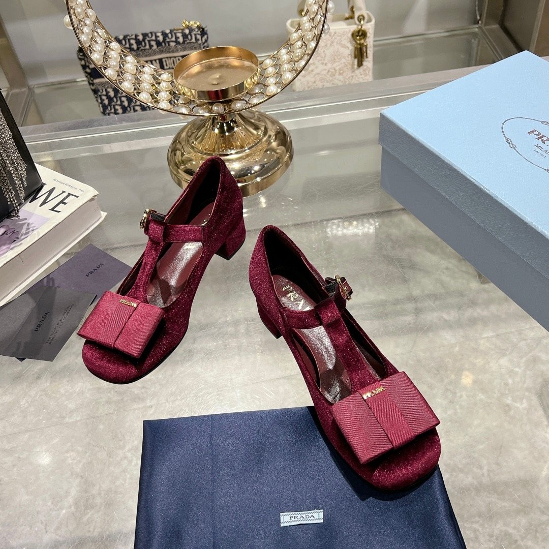 Pra*a Velvet Mary Pumps Red