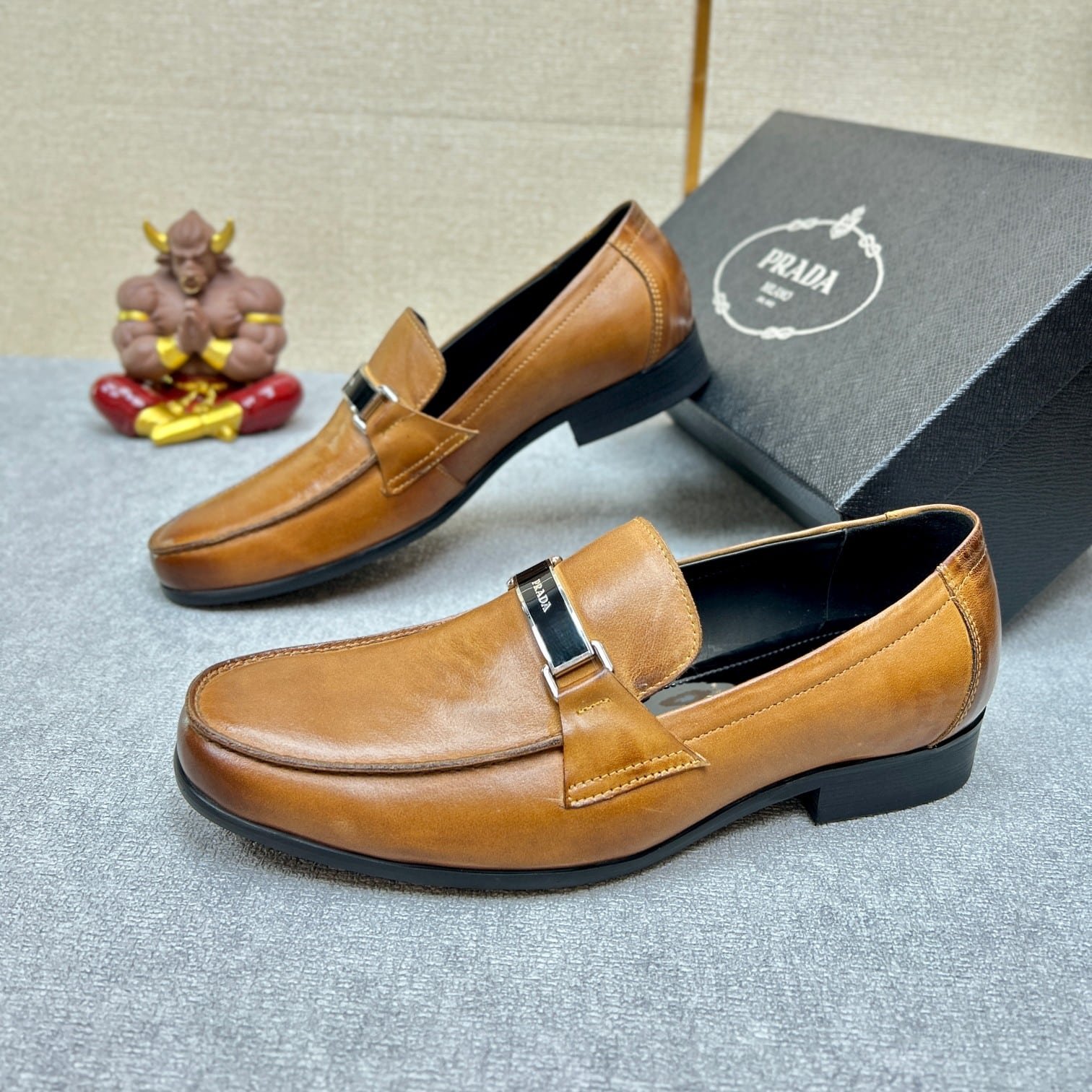 Pra*a Brushed Leather Loafer Plate Bit Logo Brown