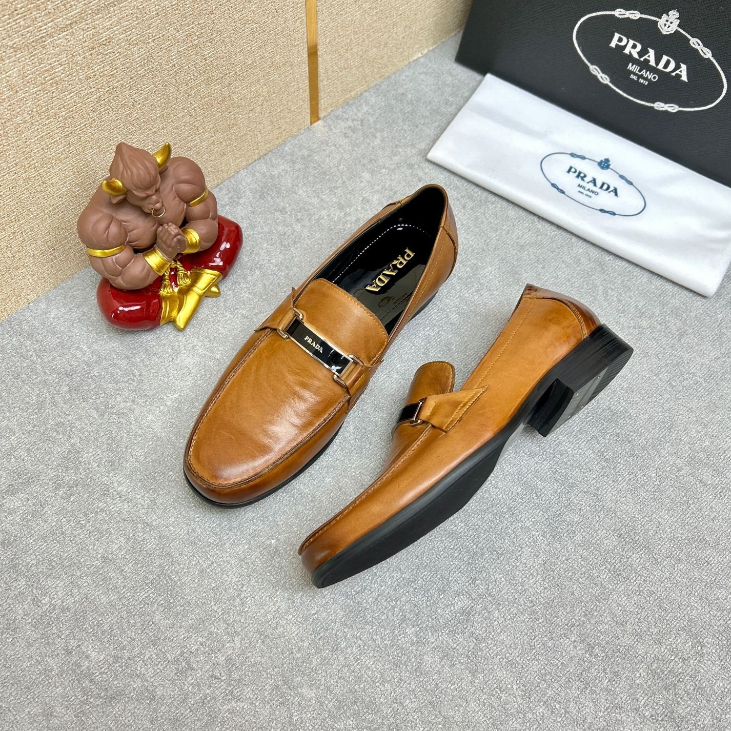 Pra*a Brushed Leather Loafer Plate Bit Logo Brown