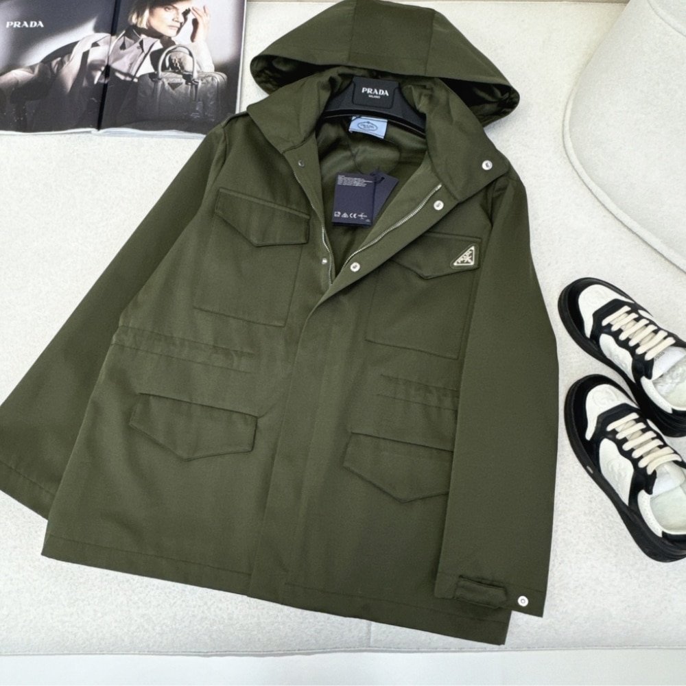Pra*a Hooded Windbreaker Green