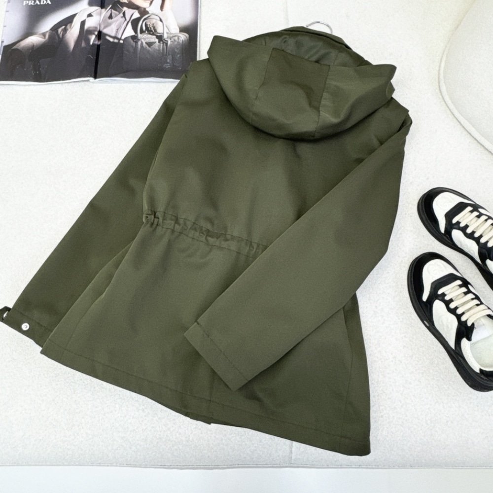 Pra*a Hooded Windbreaker Green