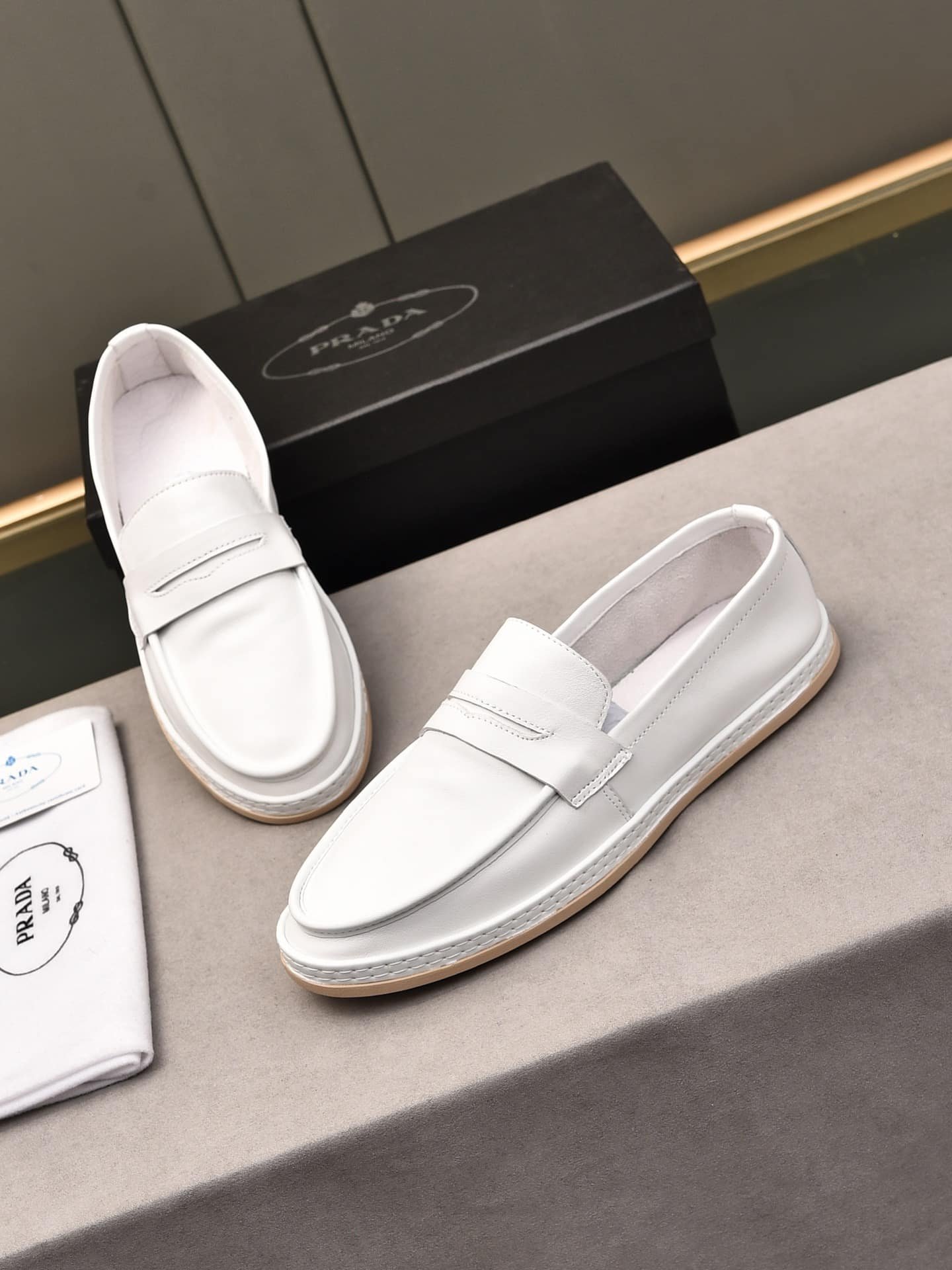 Pra*a Men’S Flat Loafers Leather White