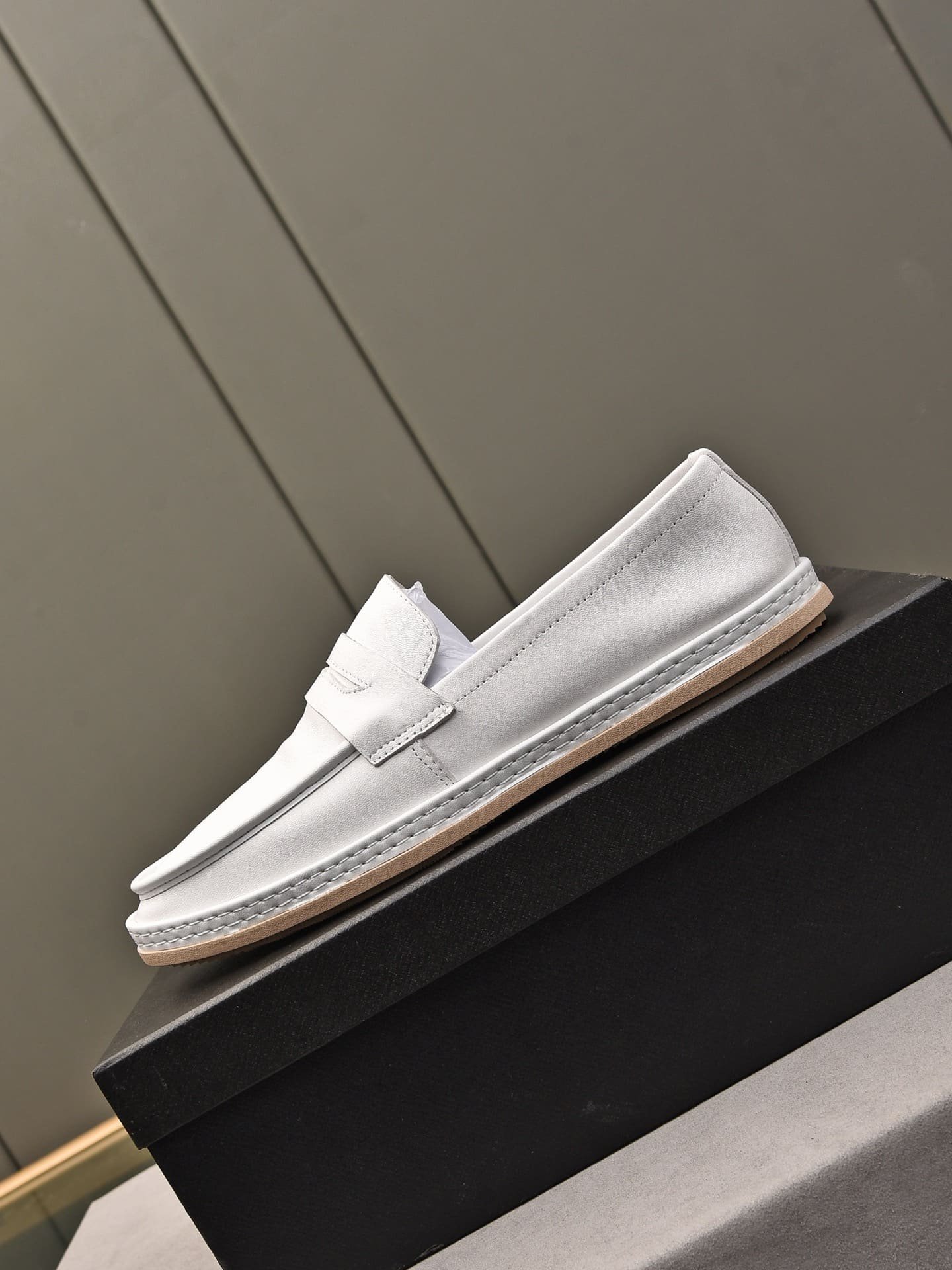 Pra*a Men’S Flat Loafers Leather White