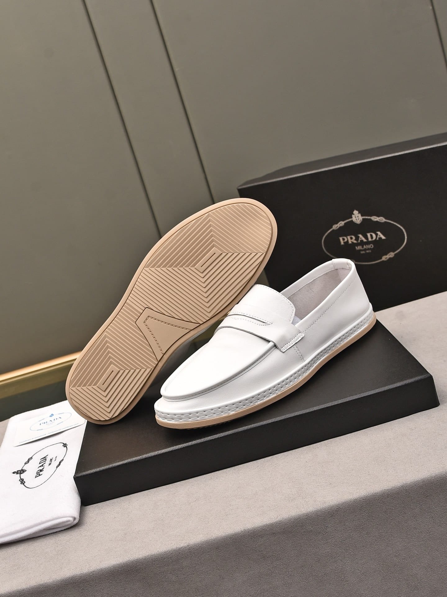Pra*a Men’S Flat Loafers Leather White