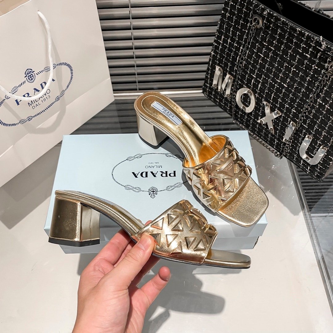 Pra*a Ciabatte Spazzolato Borchie Sandals Gold
