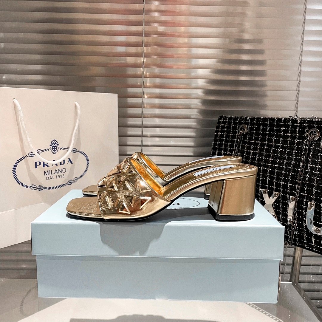 Pra*a Ciabatte Spazzolato Borchie Sandals Gold