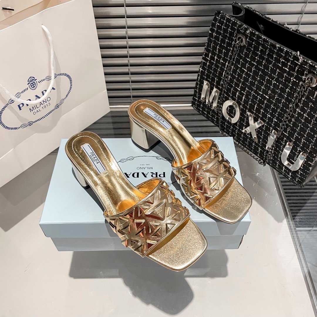 Pra*a Ciabatte Spazzolato Borchie Sandals Gold