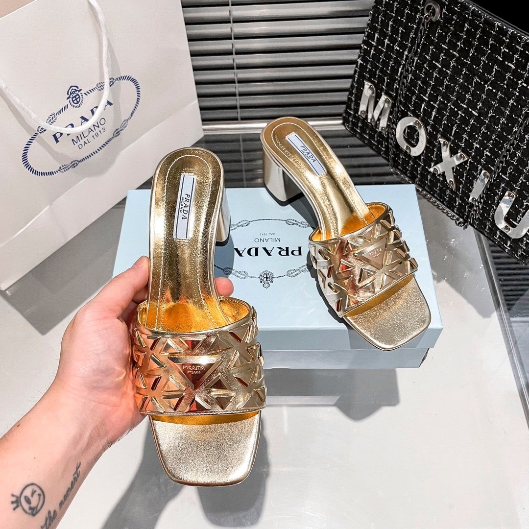 Pra*a Ciabatte Spazzolato Borchie Sandals Gold