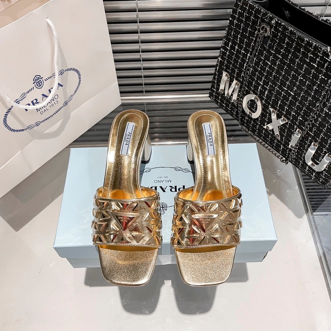 Pra*a Ciabatte Spazzolato Borchie Sandals Gold