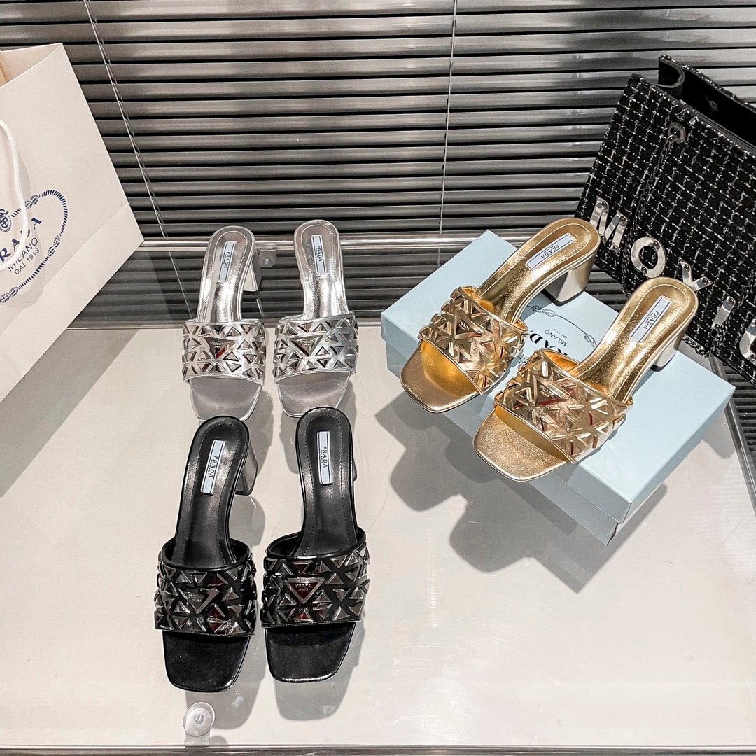 Pra*a Ciabatte Spazzolato Borchie Sandals Gold