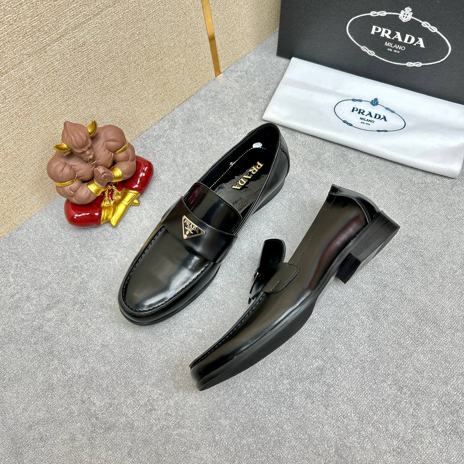 Pra*a Brushed Leather Loafers Triangle Black 2Db180 P39 F0002 F G001