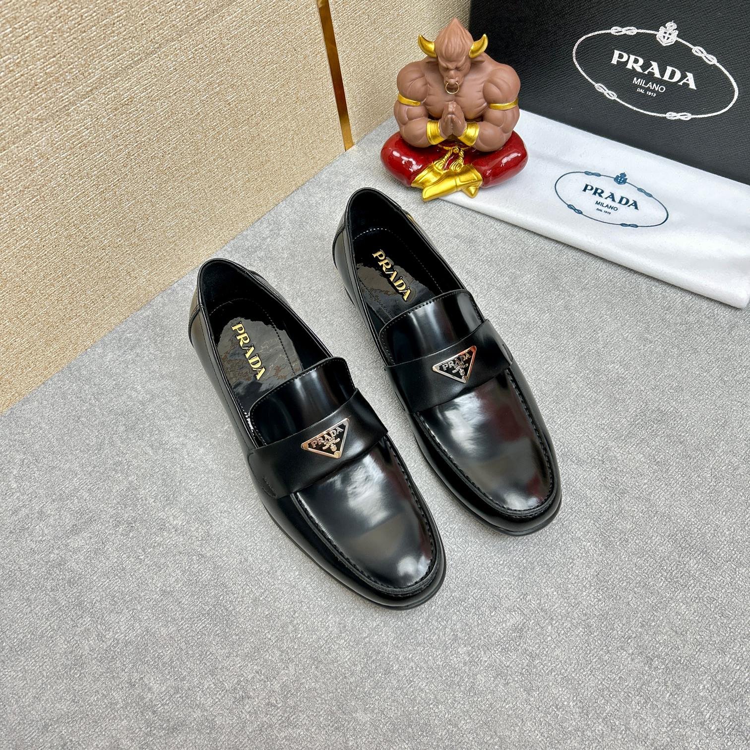 Pra*a Brushed Leather Loafers Triangle Black 2Db180 P39 F0002 F G001