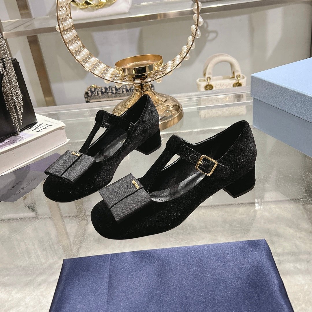 Pra*a Velvet Pumps Black 1I818N 068 F0002 F 035
