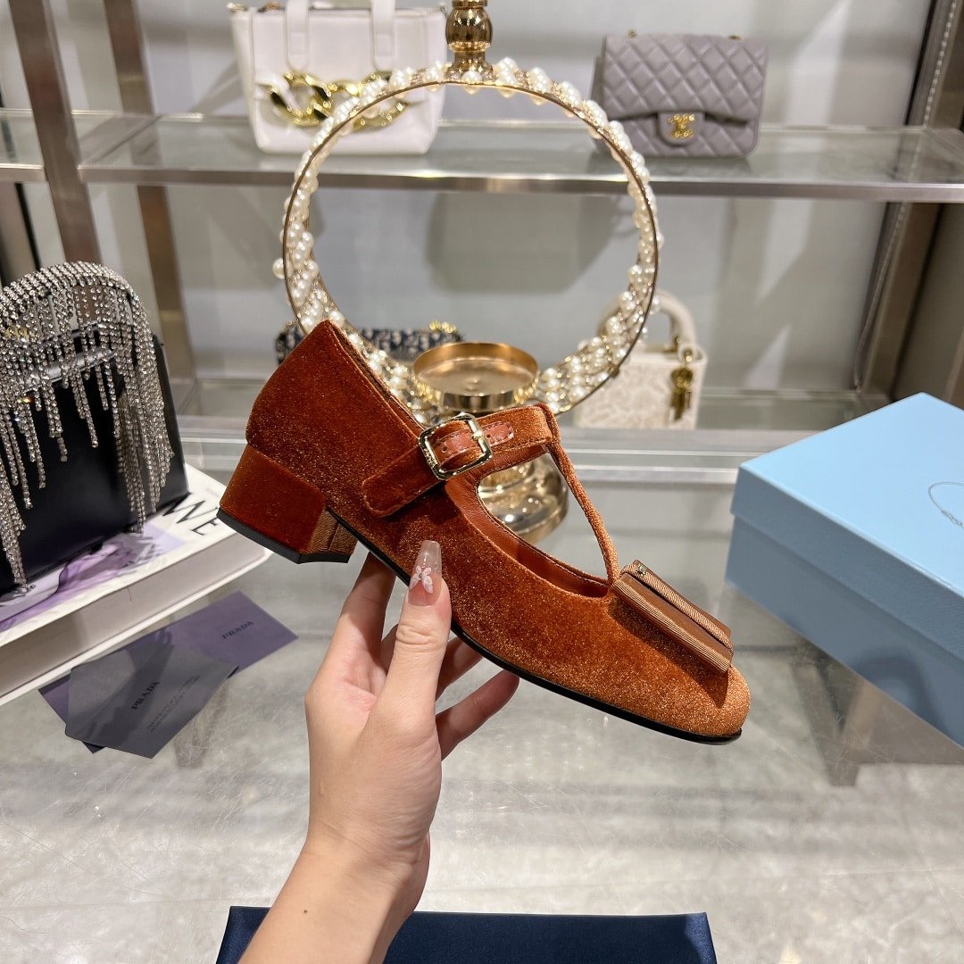 Pra*a Velvet Mary Pumps Ginger