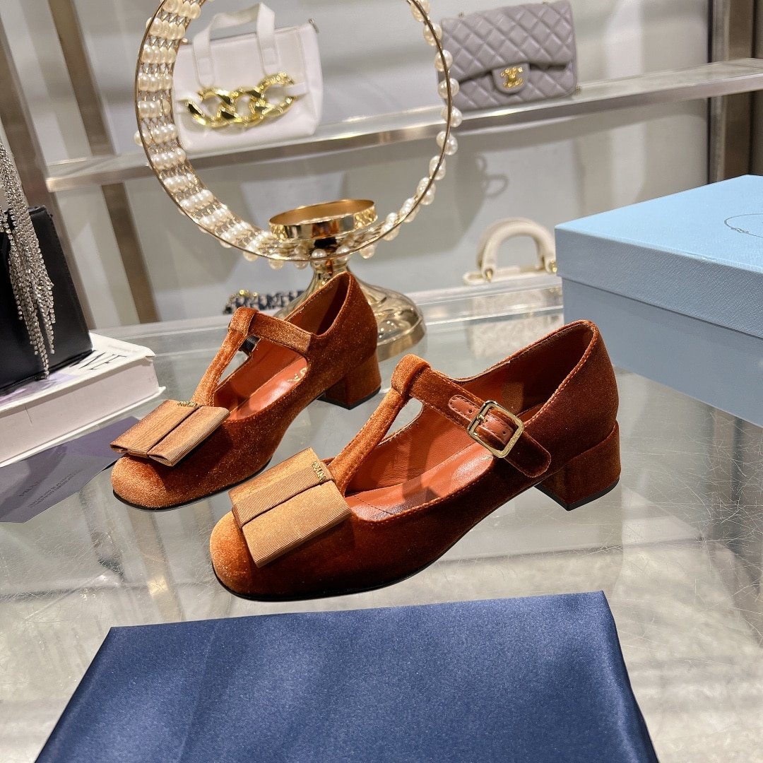Pra*a Velvet Mary Pumps Ginger