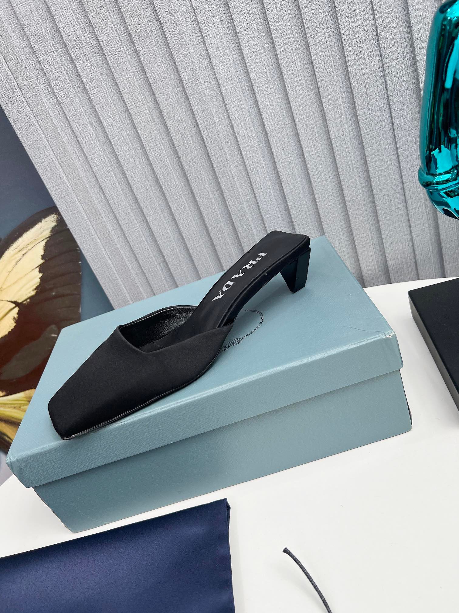 Pra*a Leather Mules Black